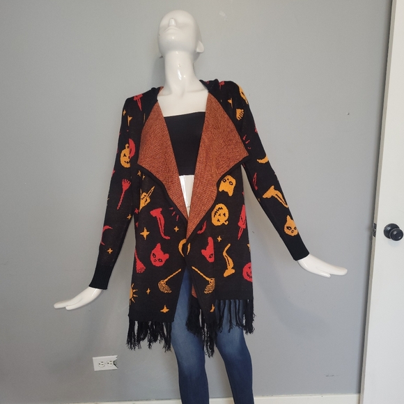 Disney Her Universe Hocus Pocus Dani Hooded Fringe Cardigan, VGUC, XS FITS BIG - Picture 3 of 10